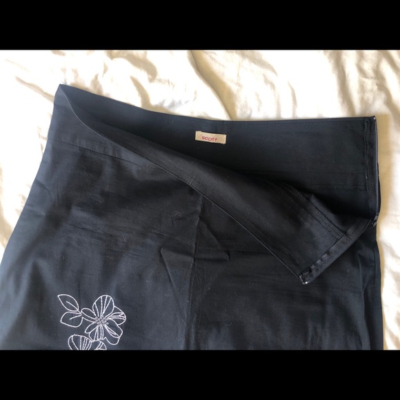 Crisp black cotton linen w white embroidery SKIRT - Picture 7 of 8